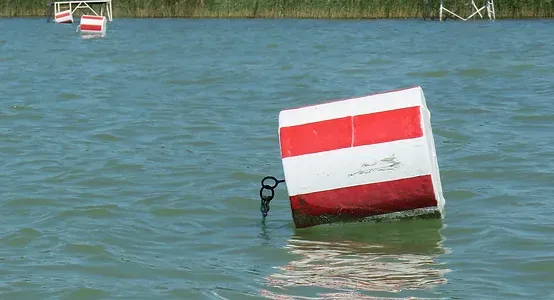 Strandbója render adatokkal a felépítéséről